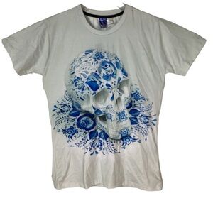 (NWT)‎  Blue Floral Skull T-Shirt -  Size Large